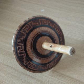 Peonza madera antigua