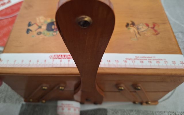 Costurero vintage madera