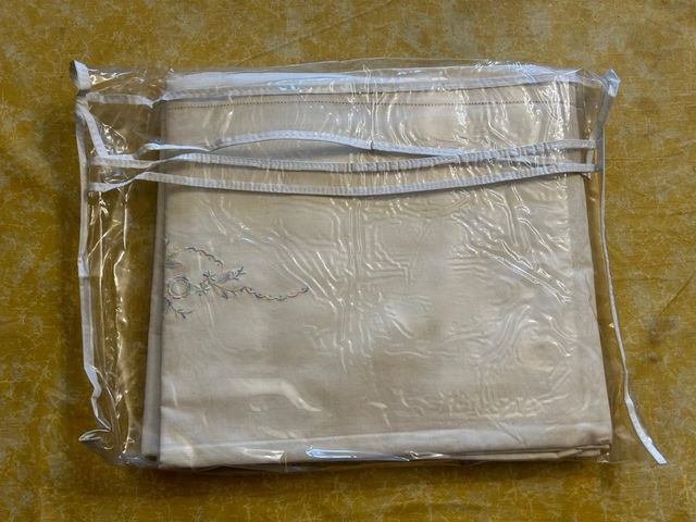 Corredo lenzuola e federe vintage ricamate a mano