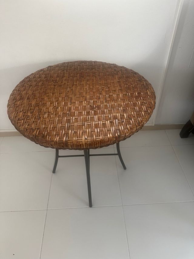 Mesa auxiliar vintage de estilo colonial