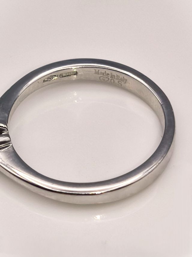 Anillo Oro Blanco 18kt con Diamante.