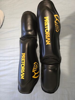 Caneleiras para luta