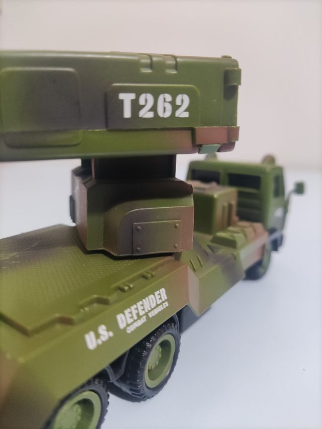 Toy war vehicle 