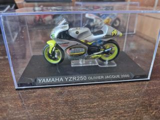 Maqueta Yamaha YZR250 Olivier Jacque