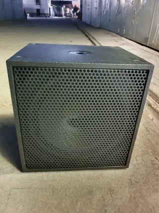 Cajas bass reflex compactas en 18"