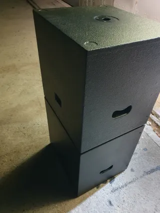 Cajas bass reflex compactas en 18"