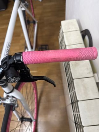 Bicicleta Urban Fixie blanca y Rosa 
