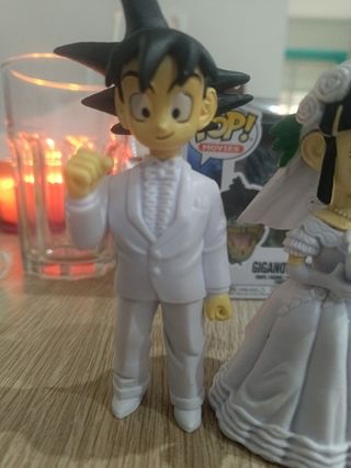 Figuras de Goku y chichi novios