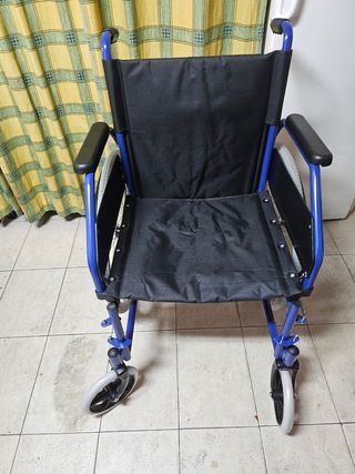 Sedia a rotelle pieghevole 