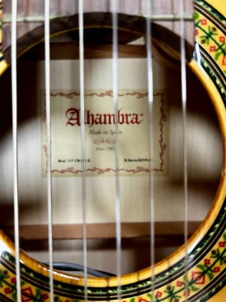 Guitarra Admira Alhambra 3F CWE1  funda rígida