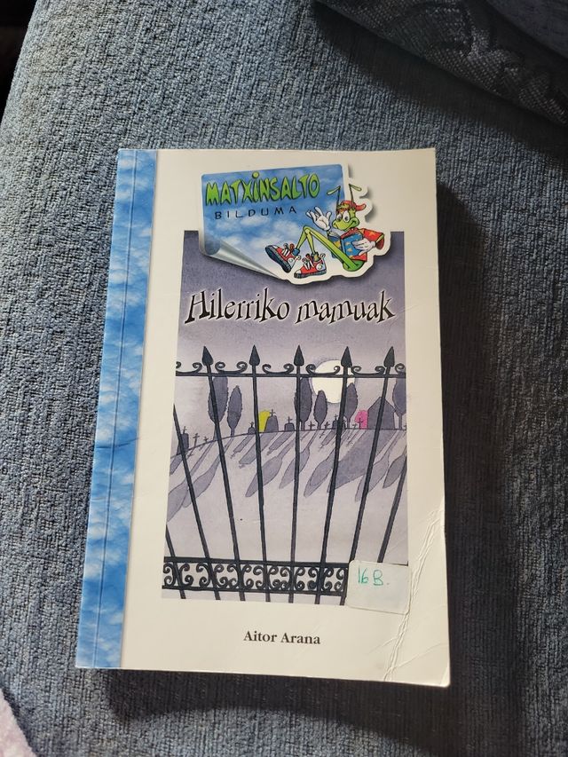 Hilerriko mamuak (Matxinsalto) (Basque Edition)