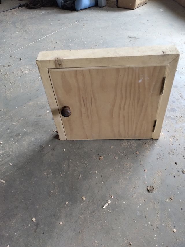 Puerta de madera para contadores de agua .