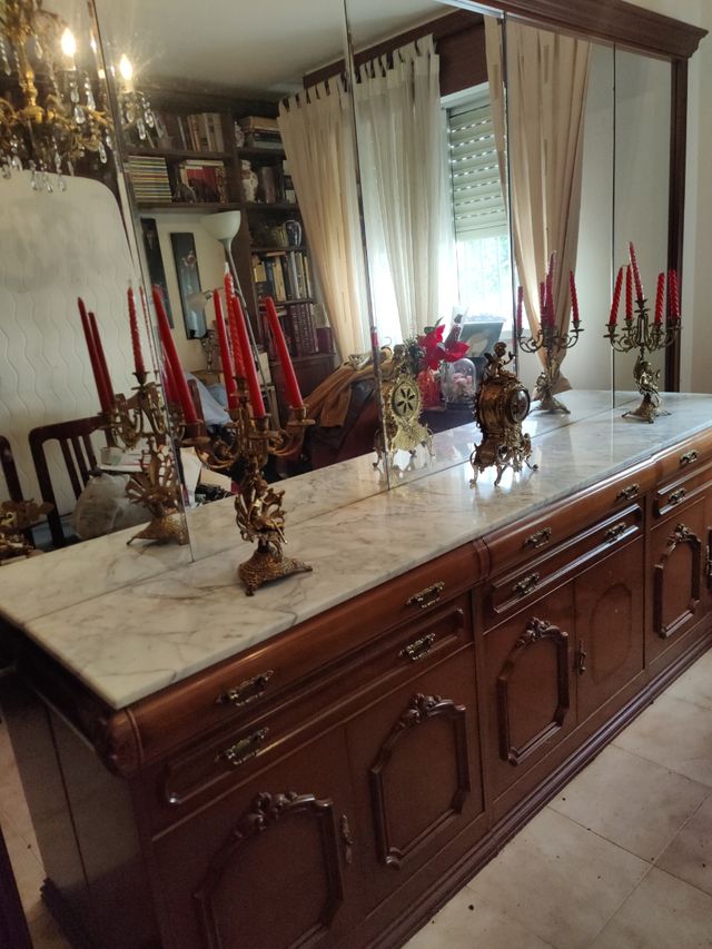 Grande credenza con specchio