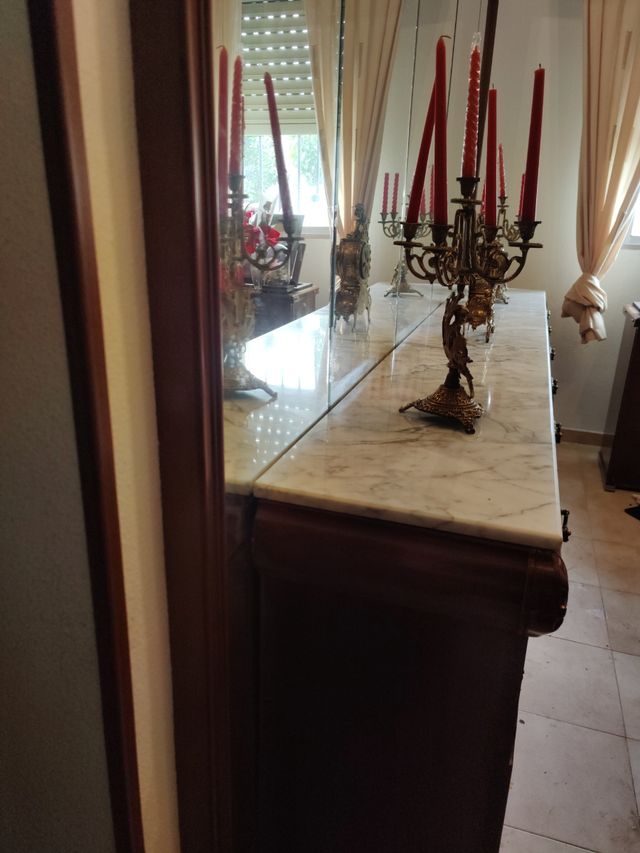 Grande credenza con specchio