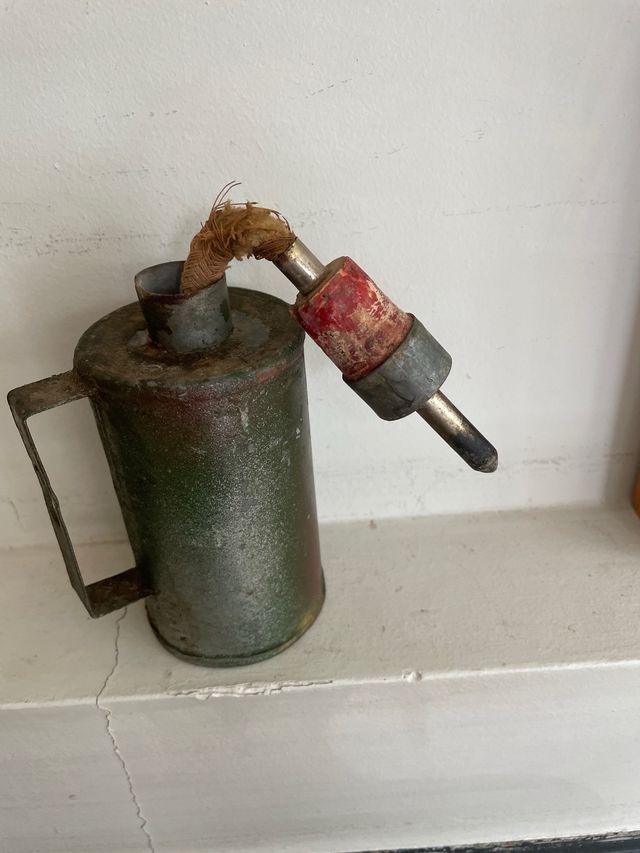 Antigua lampara de carburo