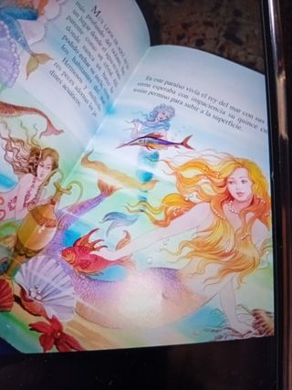 Libro de cuentos antiguo