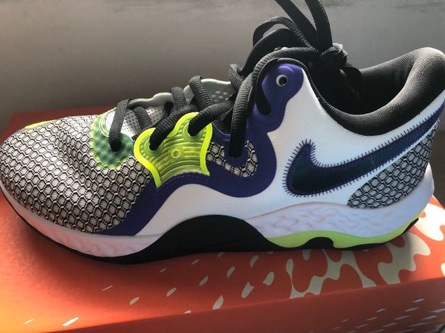 Zapatilla baloncesto 44 nike renew elwvate II