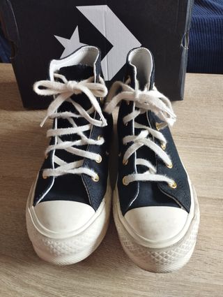 Converse negras con corazones niña