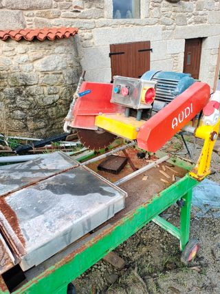 Mesa de corte piedra y cerámica