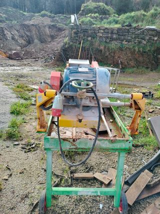 Mesa de corte piedra y cerámica
