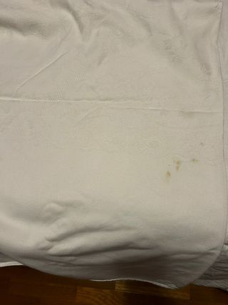 Colcha blanca 228cm x 205cm de largo por ancho