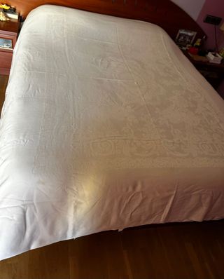 Colcha blanca 228cm x 205cm de largo por ancho