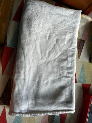 Colcha blanca 228cm x 205cm de largo por ancho