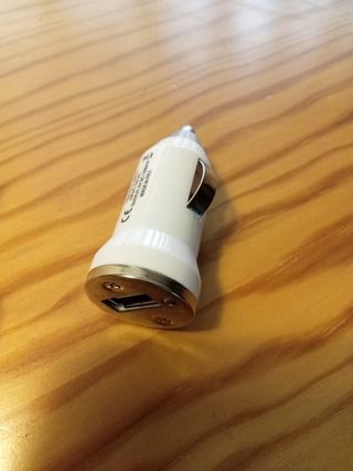 Cargador móvil coche