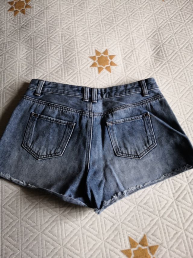 Pantalón vaquero corto