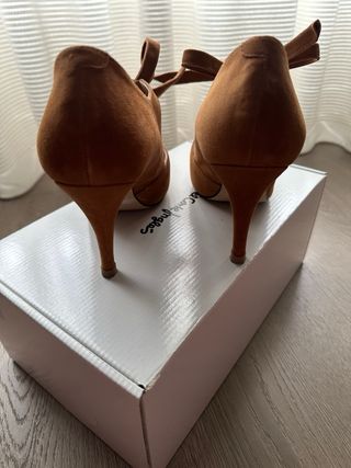 Zapato de tacon y piel