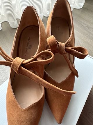 Zapato de tacon y piel