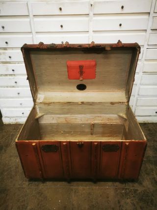 Baúl antiguo. Madera