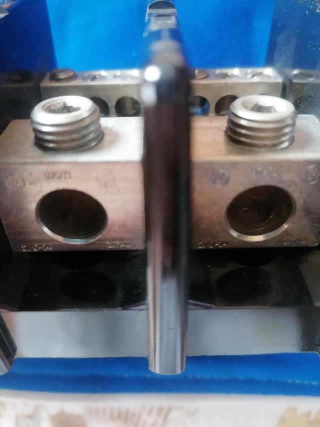 Bornas para conexiones