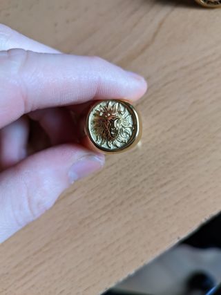 Anillos dorados varios tipos, tipo sello