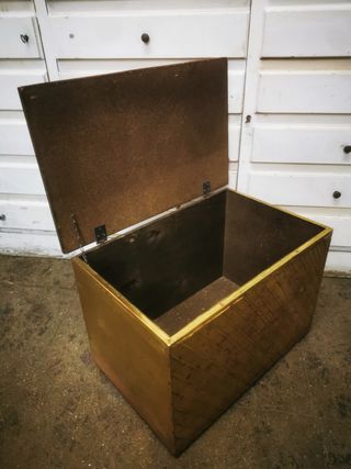 Baúl. Caja. Forrada metal
