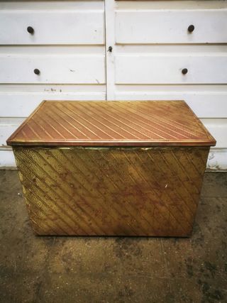 Baúl. Caja. Forrada metal