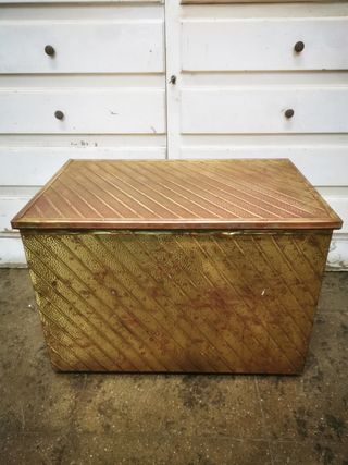 Baúl. Caja. Forrada metal