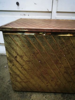 Baúl. Caja. Forrada metal