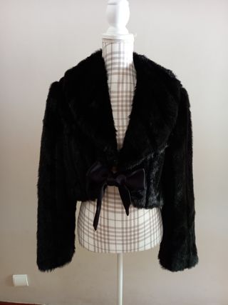 Chaqueta corta de piel sintetica