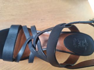 Sandalias cuña azules de Massimo Dutti