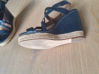 Sandalias cuña azules de Massimo Dutti