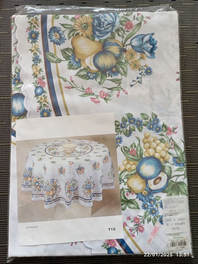 Mantel ovalado con servilletas