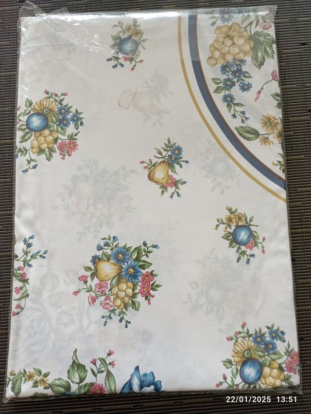 Mantel ovalado con servilletas