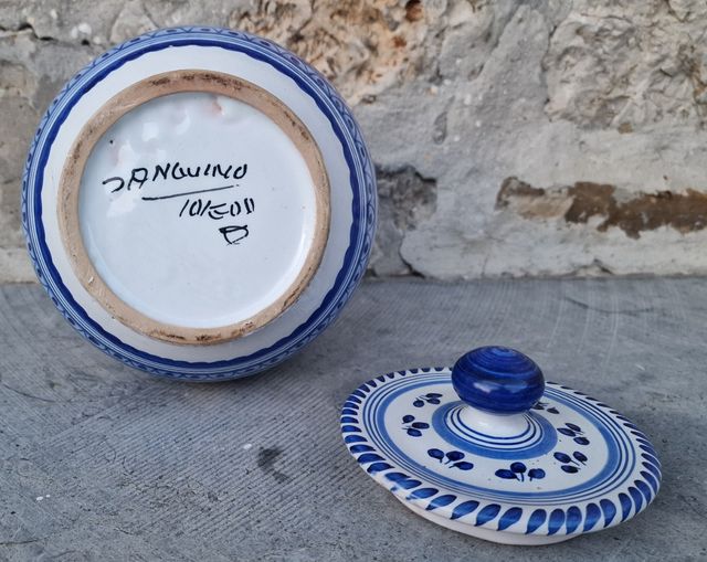 Tibor cerámica firmada de Sanguino.