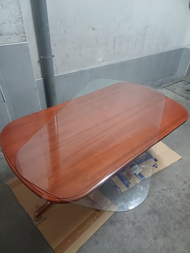 Mesa de madera de comedor