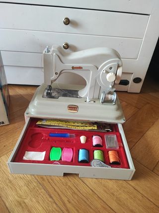 Maquina de coser EUREKA