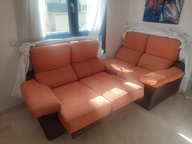 2 SOFAS 2 PLAZAS. EXTRAIBLES. A JUEGO