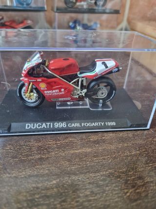 Maqueta Ducati 996 Carl Fogarty 1999