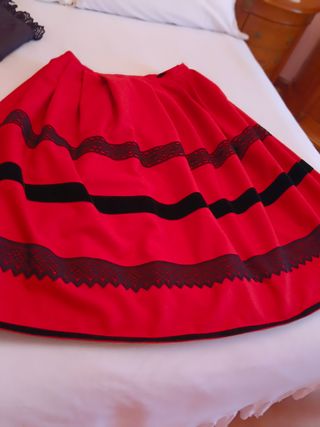 Falda  regional de Segovia vale para com