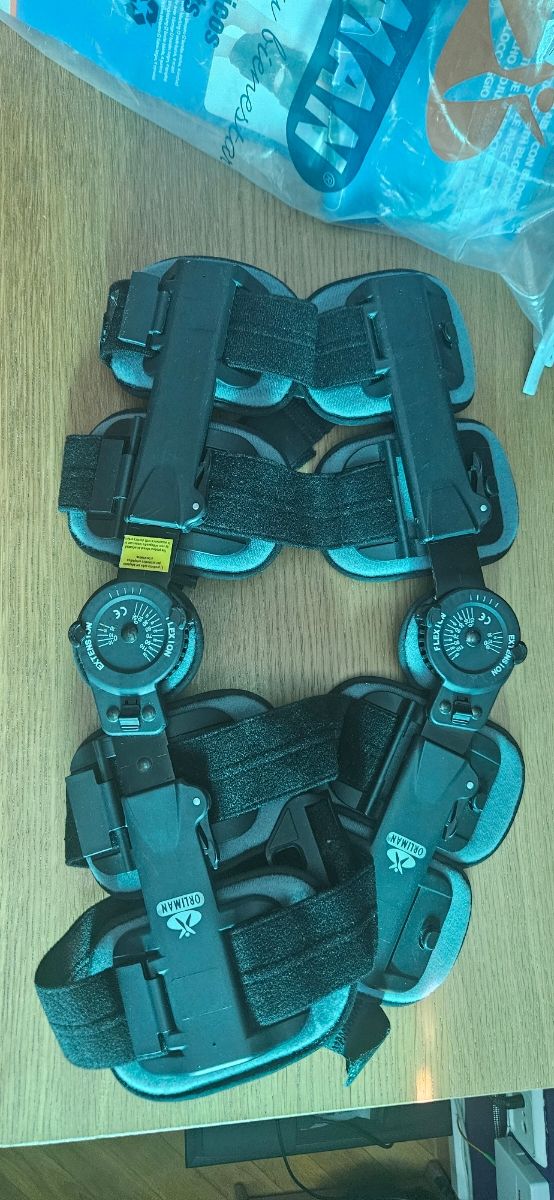 Ortesis de rodilla regulable